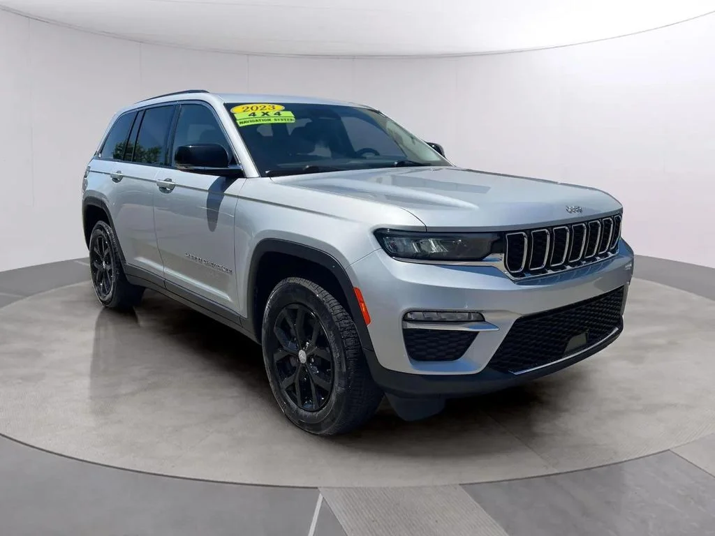 Used 2023 Silver Zynith Jeep Limited image 7