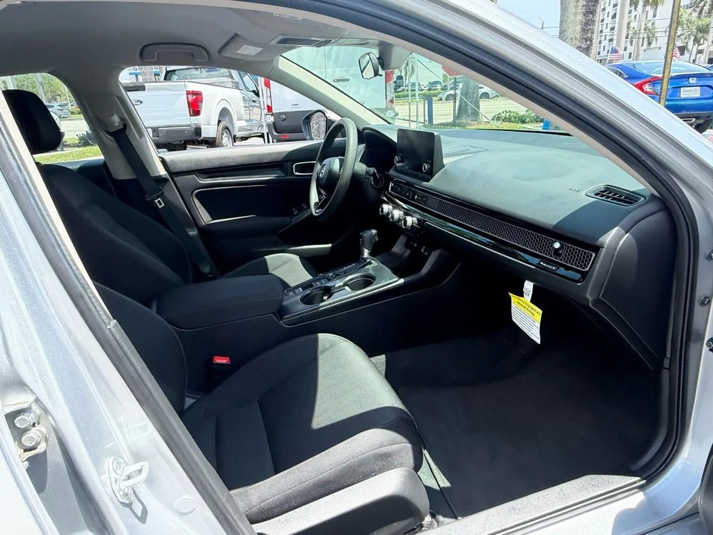 Used 2024 Lunar Silver Metallic Honda LX image 14