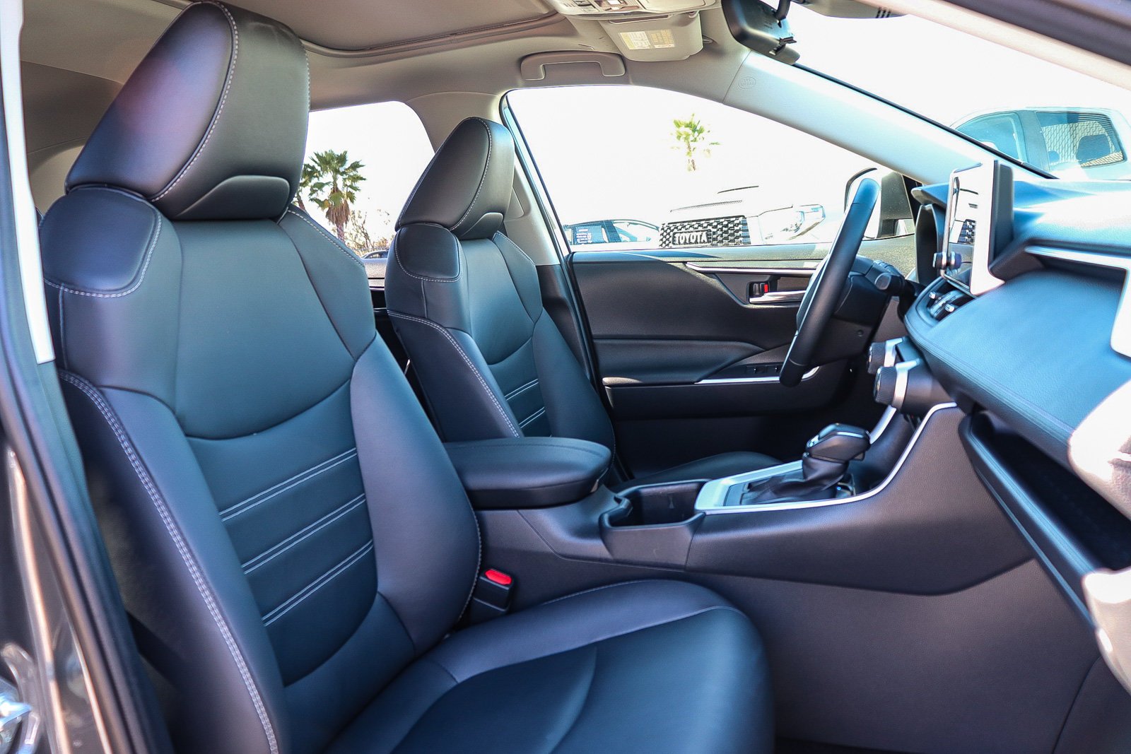 Certified Used 2025  Toyota XLE Premium image 17