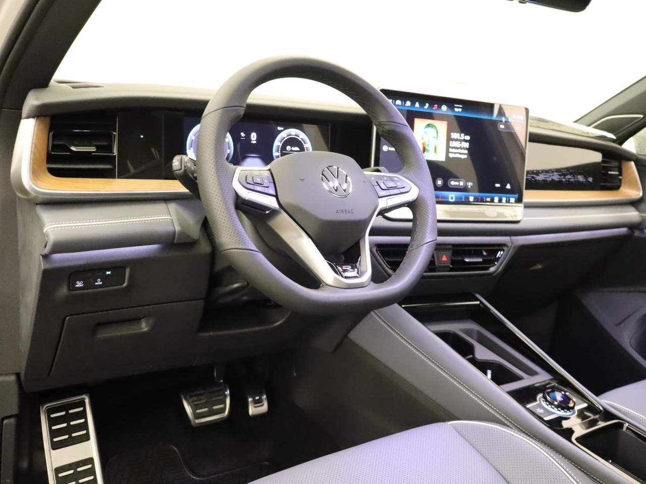 New 2026 Sandstone Volkswagen SEL R-Line Turbo 4Motion image 13