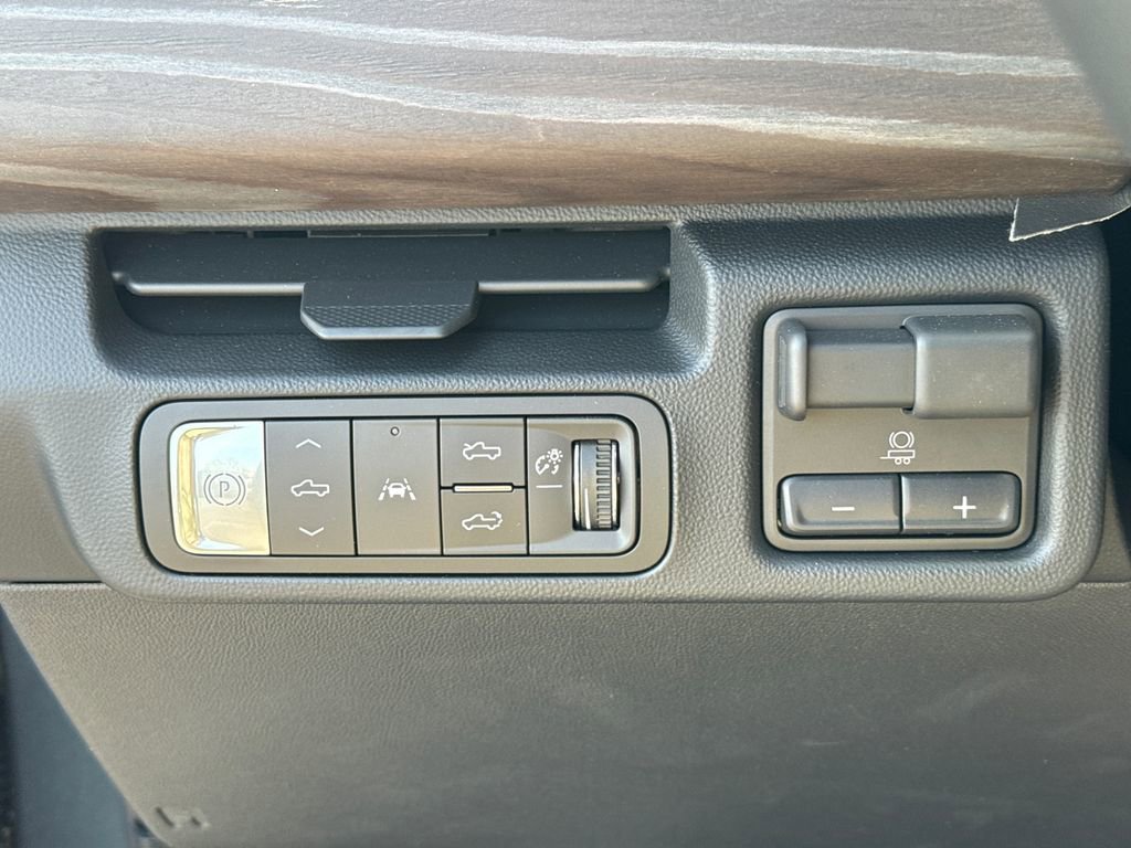2025 GMC Sierra EV Denali - Photo 21
