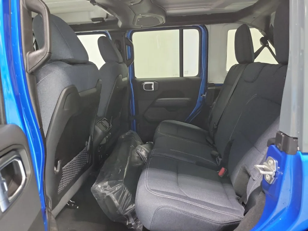 New 2026 Hydro Blue Pearl-Coat Exterior Paint Jeep Sahara image 18