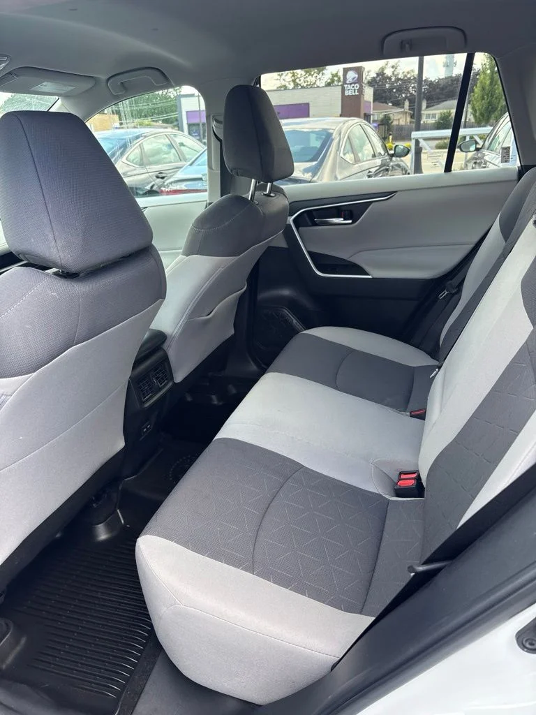 Used 2022 White Toyota XLE image 20