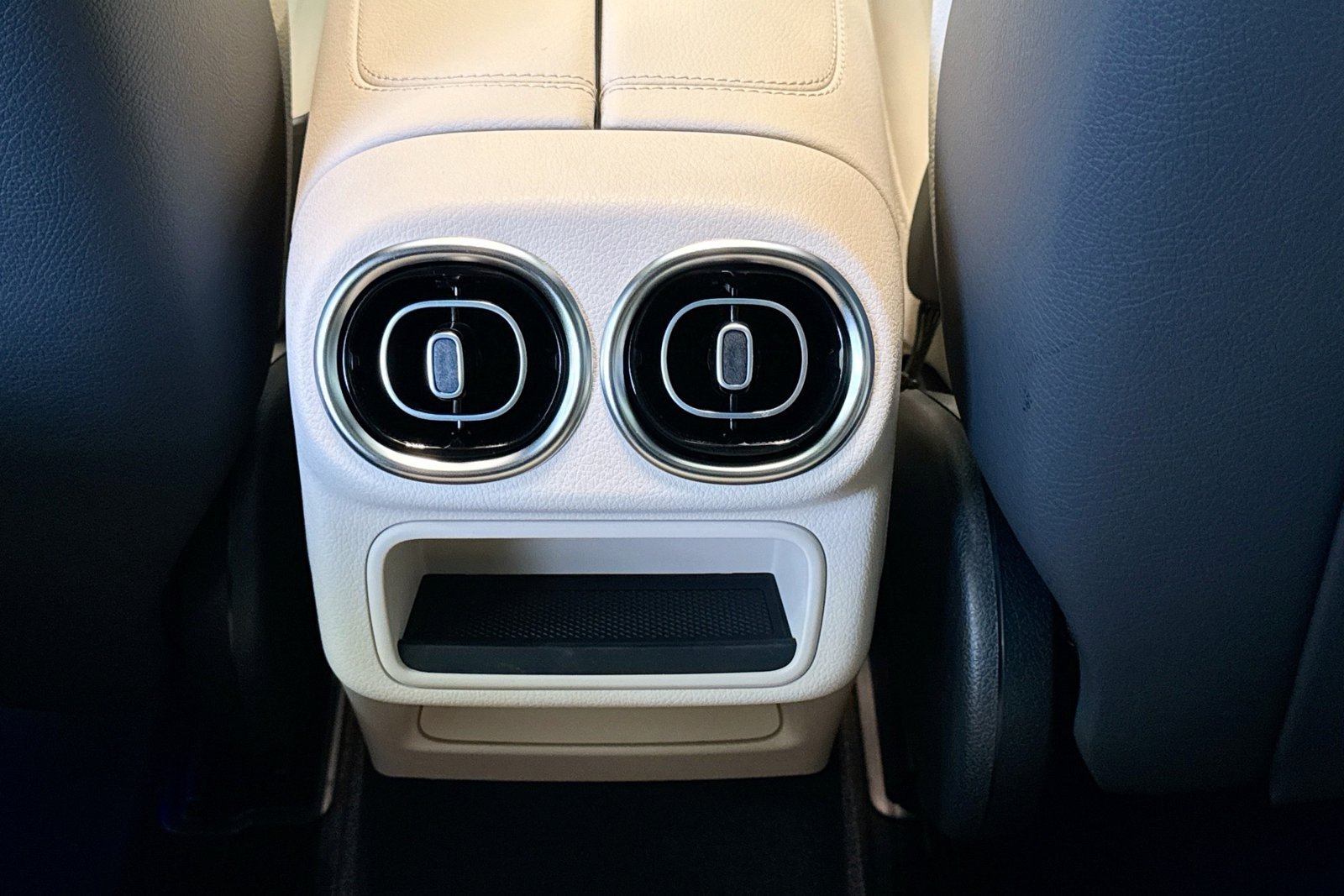 New 2026 Polar White Mercedes-Benz GLC 300 image 23