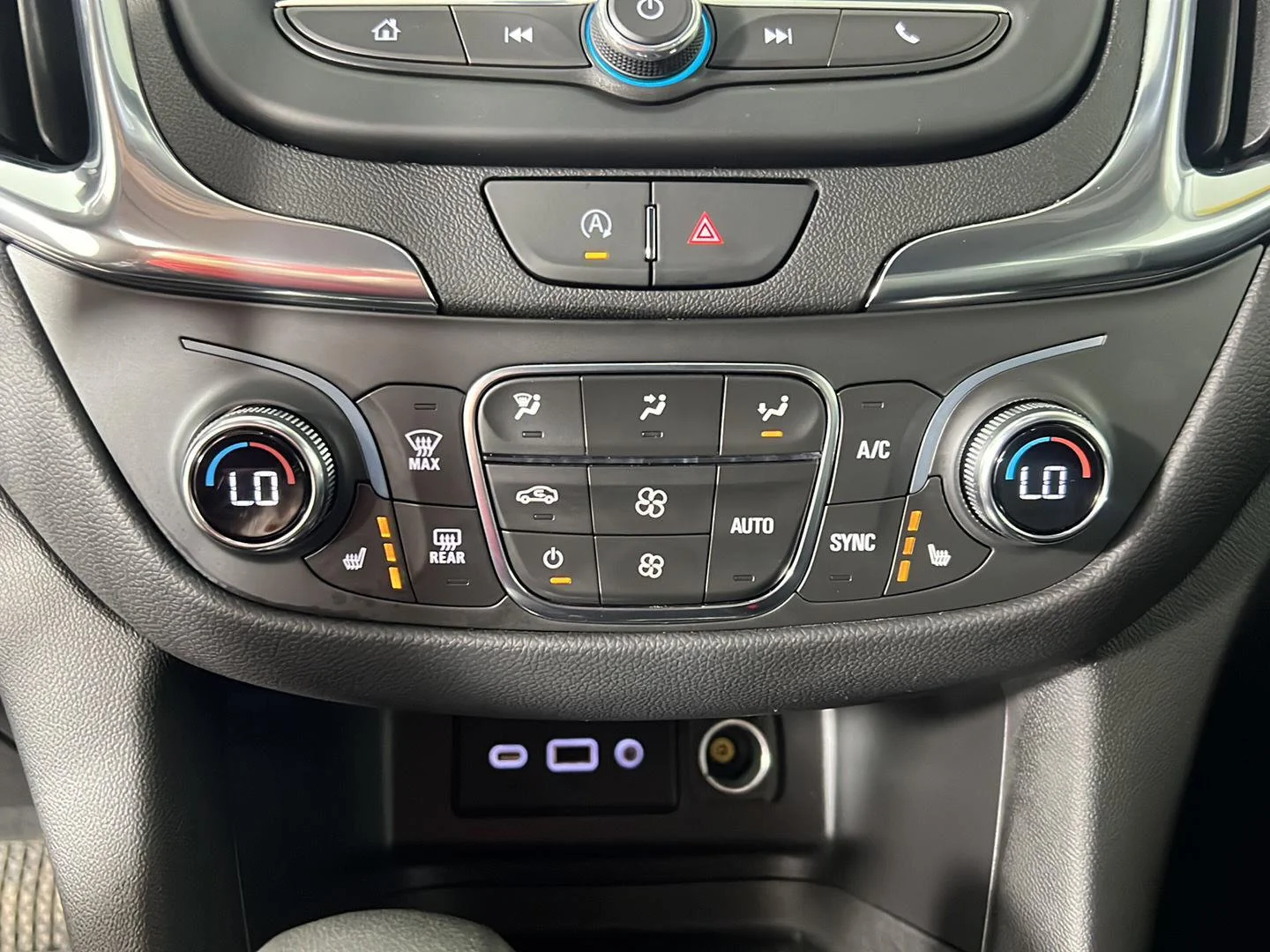 Used 2024 Lakeshore Blue Metallic Chevrolet LT image 18