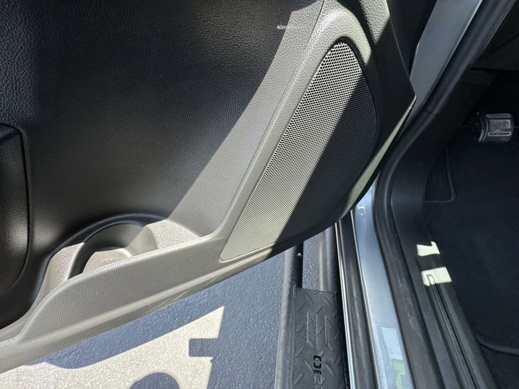 Used 2022 Gray Chevrolet Z71 image 24