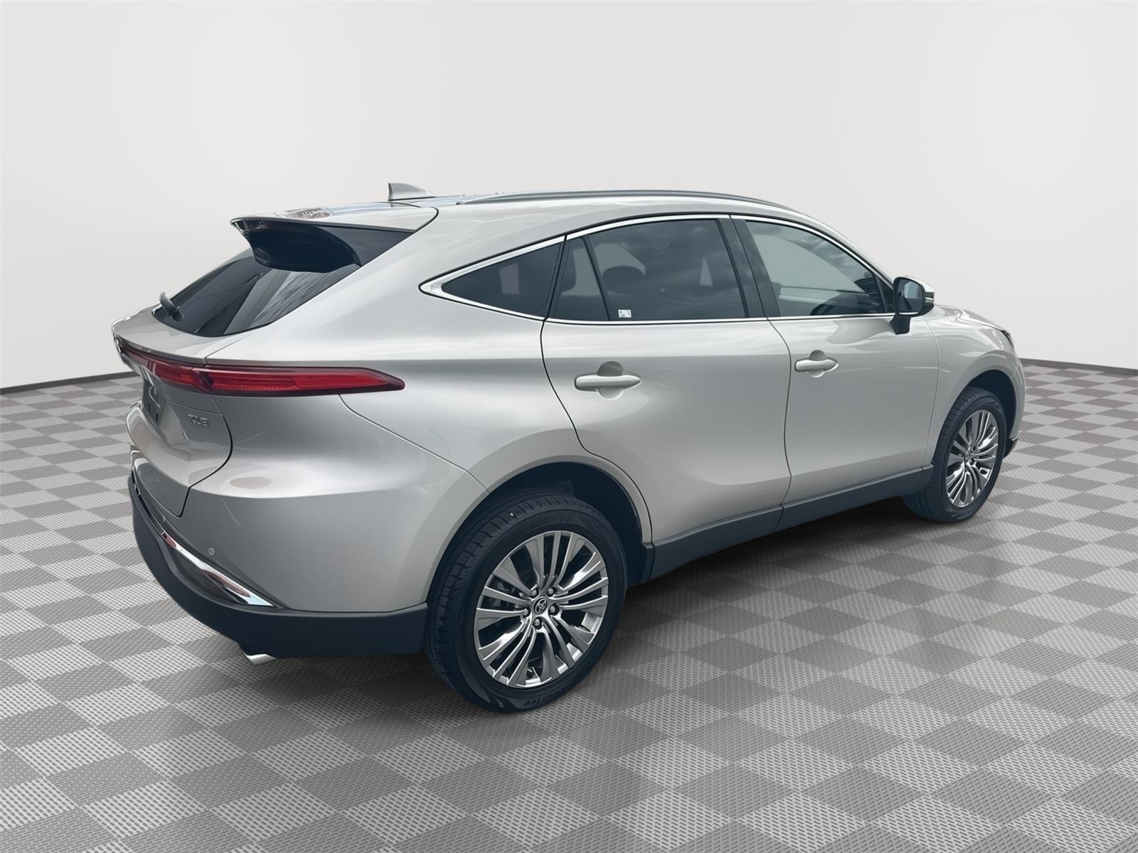 Used 2023 Titanium Glow Toyota XLE image 5