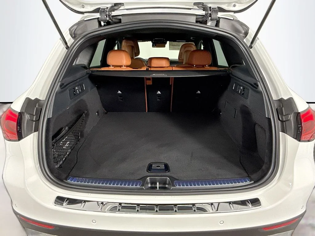 New 2026 Polar White Mercedes-Benz GLC 300 image 21