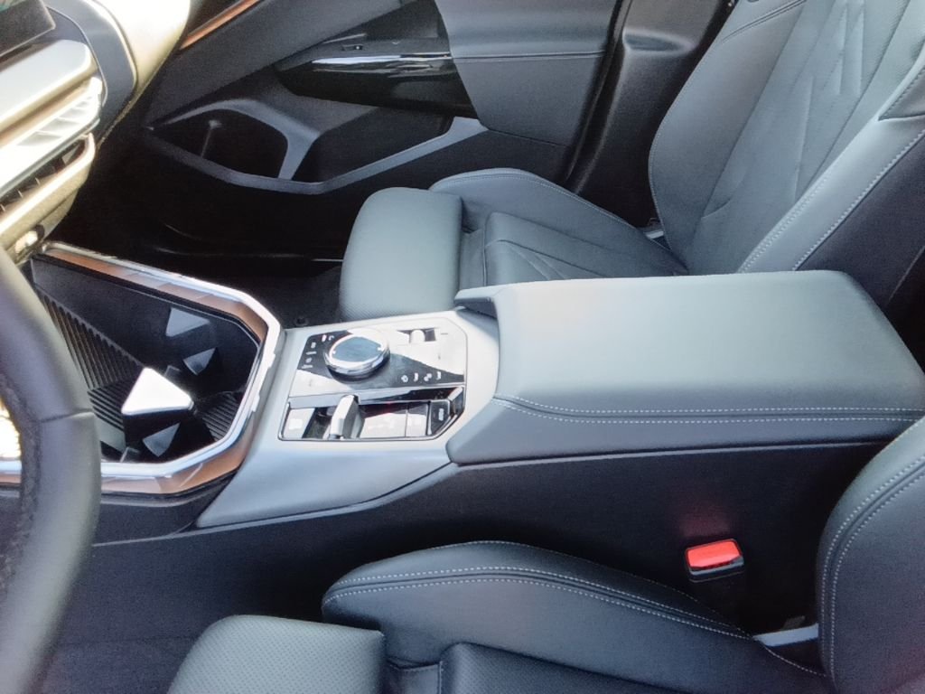 2026 BMW X3 30 - Photo 18