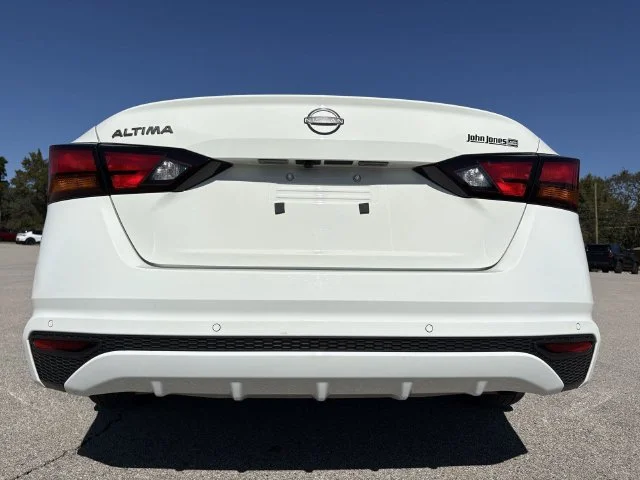 Used 2025 White Nissan 2.5 SV image 21