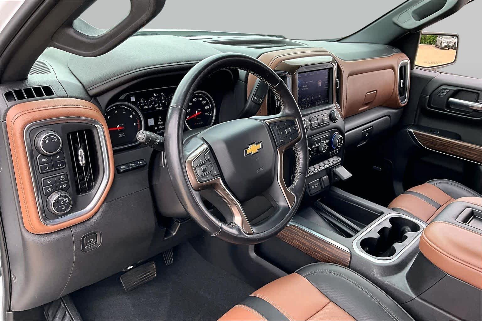 Used 2022 Iridescent Pearl Tricoat Chevrolet High Country image 17