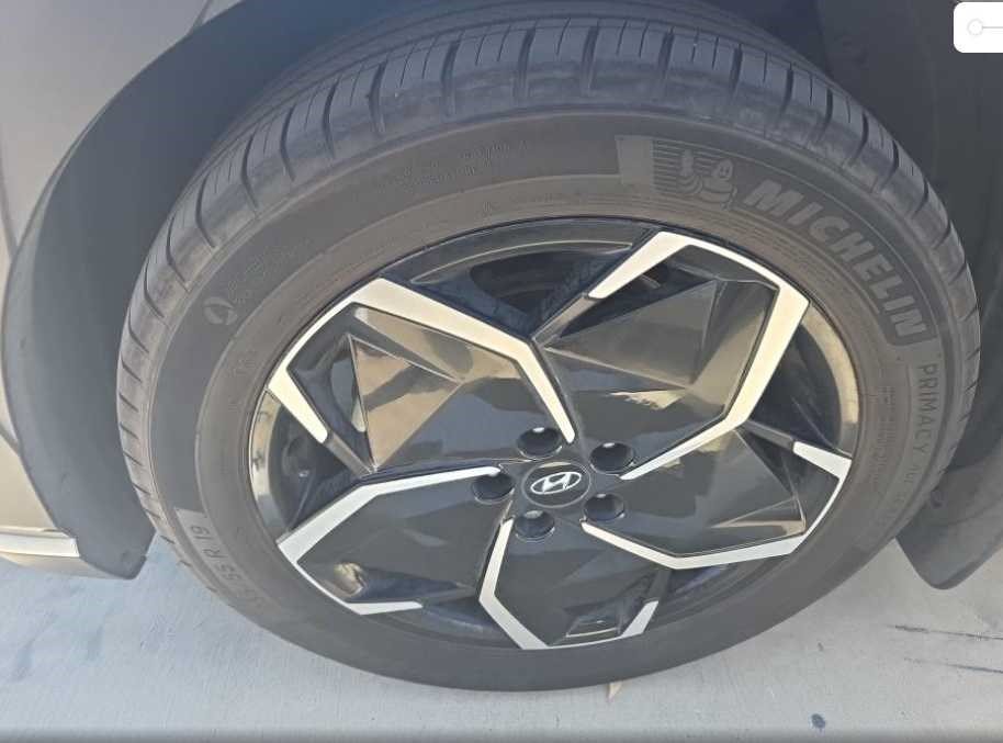 Used 2024 Digital Teal Hyundai SEL image 7