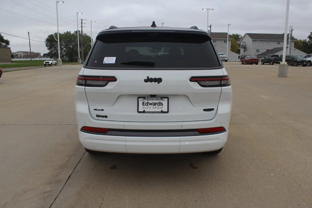 New 2027 Bright White Clear-Coat Paint Jeep Summit image 4