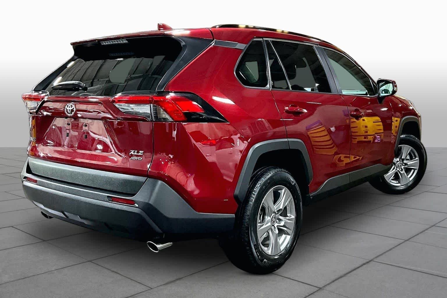Used 2025 Ruby Flare Pearl Toyota XLE image 13