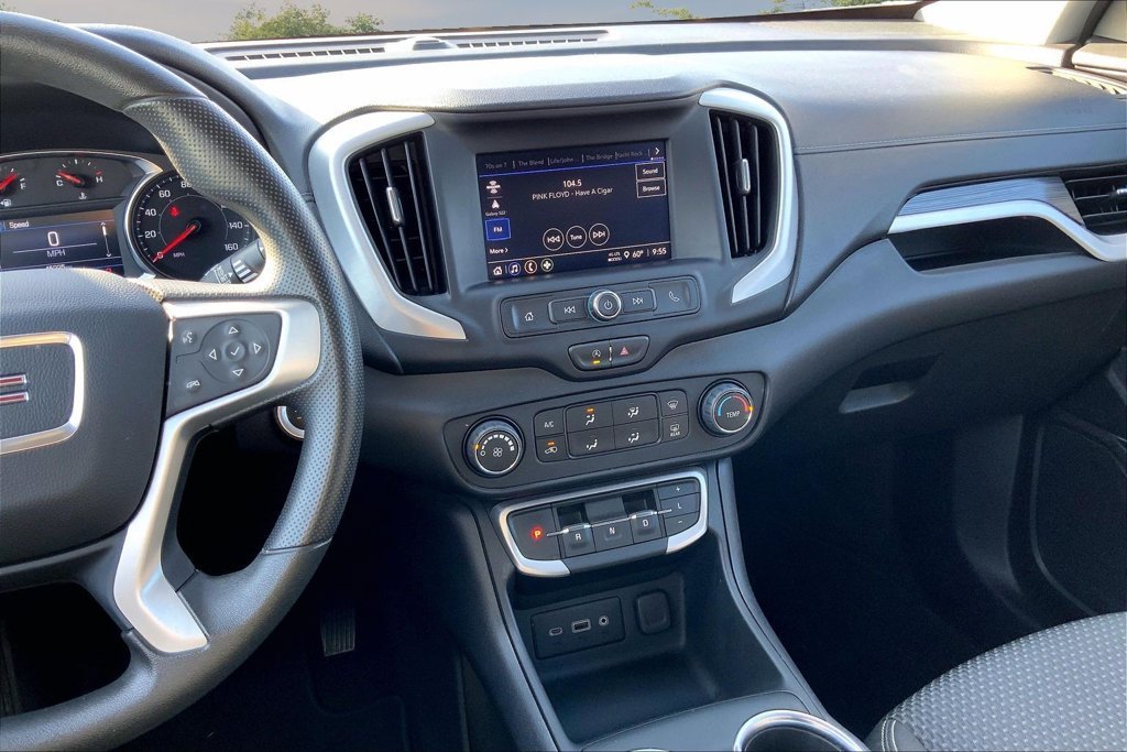 Used 2024 White GMC SLE image 9