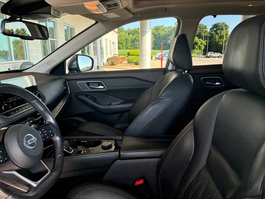 Used 2021 Gray Nissan Platinum image 14