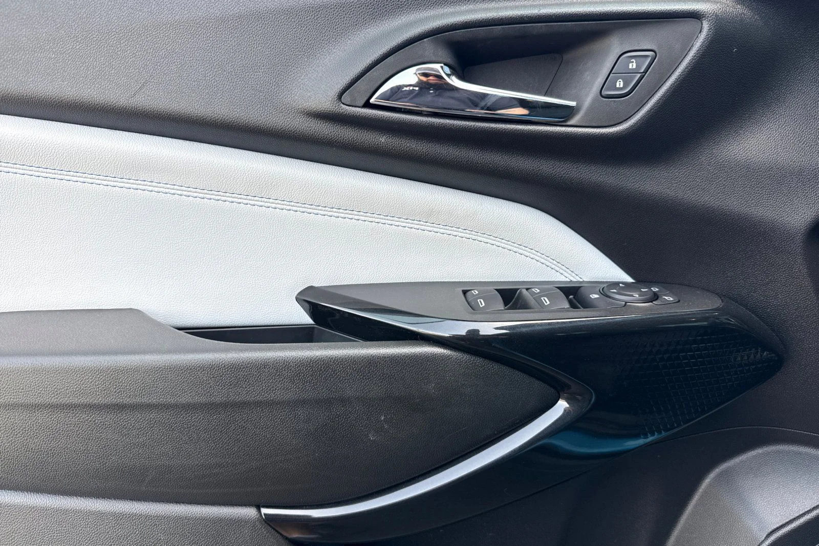Used 2025 Blue Chevrolet LT image 8