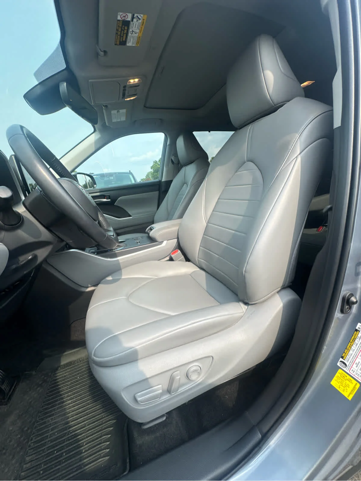 Used 2023 Moon Dust Toyota XLE image 13