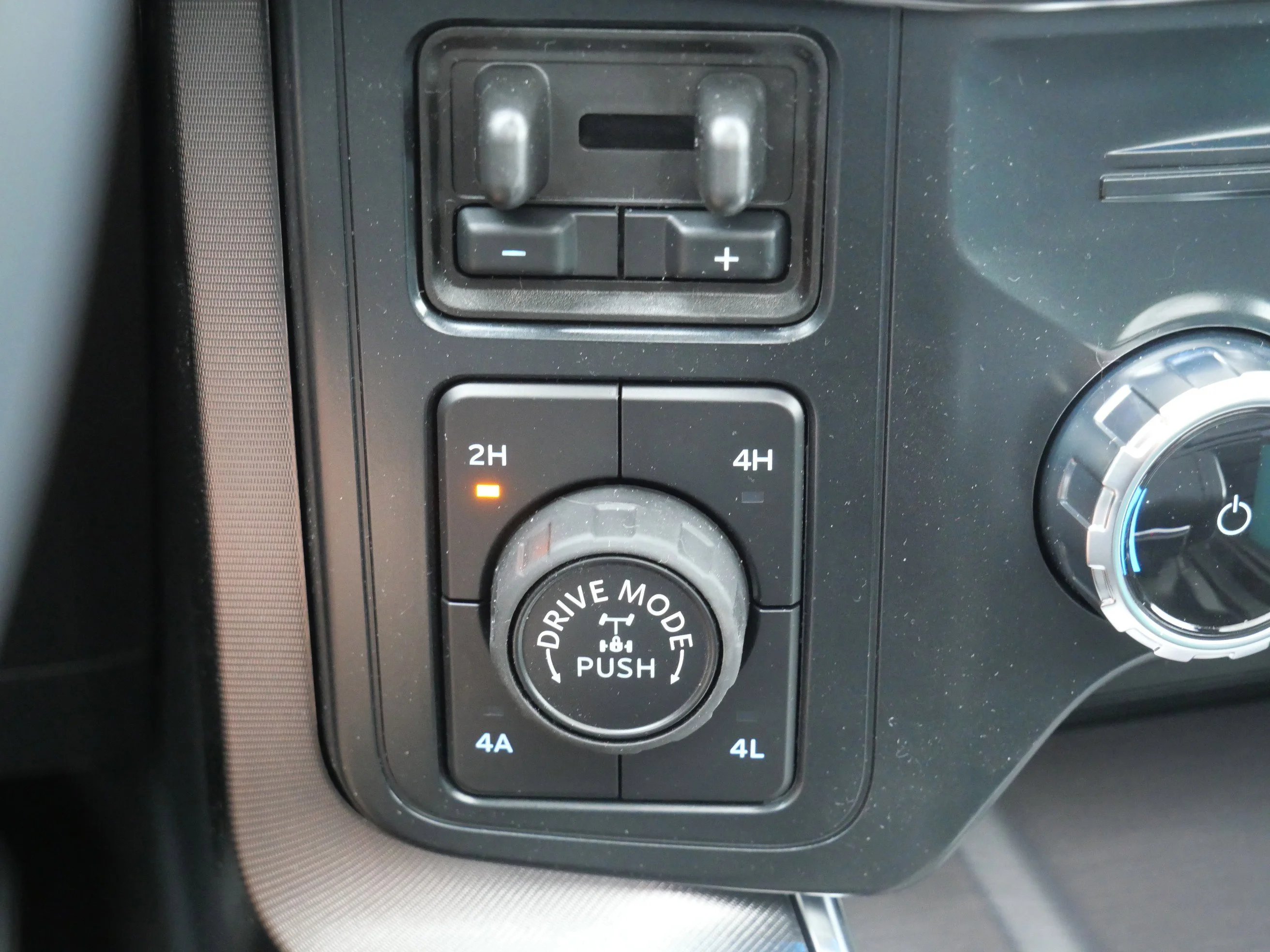 New 2026 Agate Black Metallic Ford Platinum® image 23