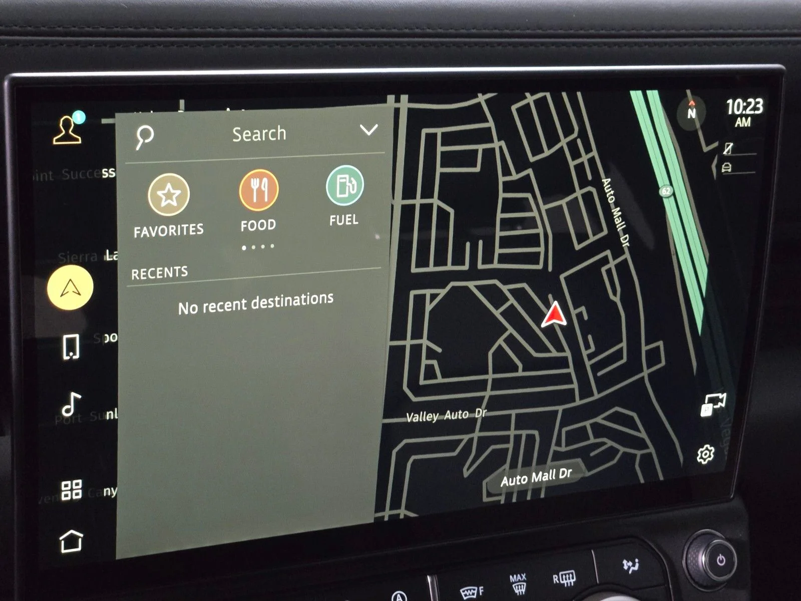 New 2026 Woolstone Green Land Rover X-Dynamic SE image 27