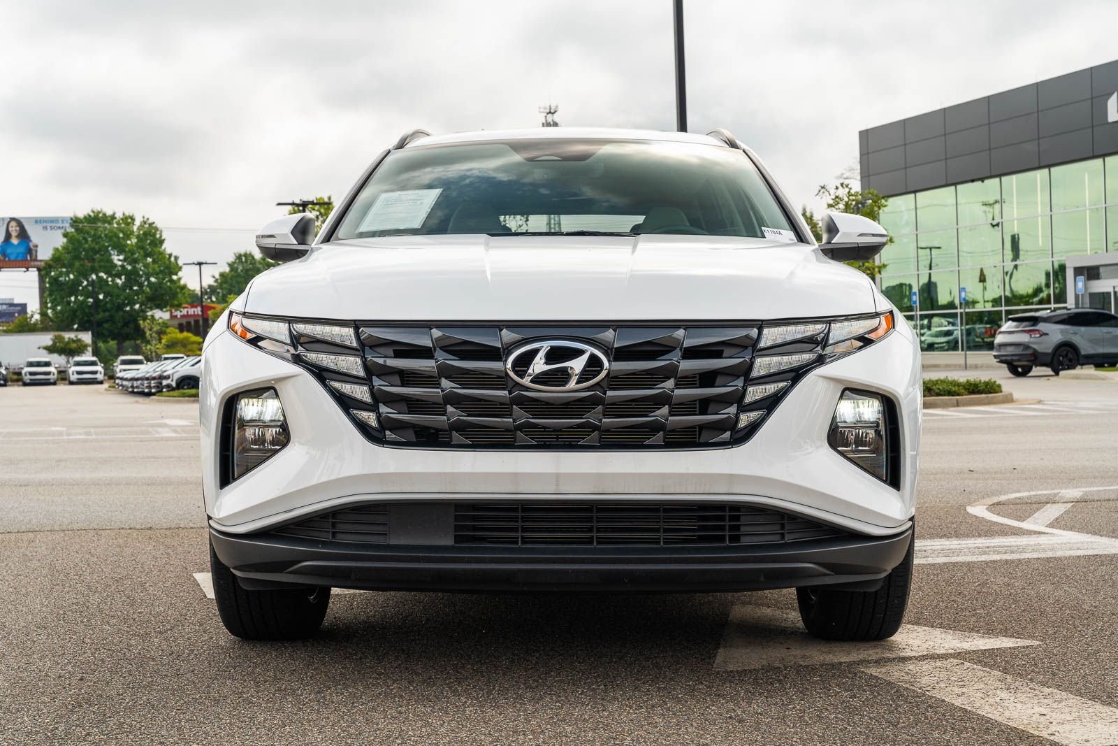 Used 2023 White Hyundai SEL image 2