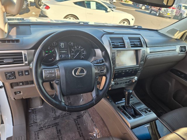 Used 2017  Lexus 460 image 6