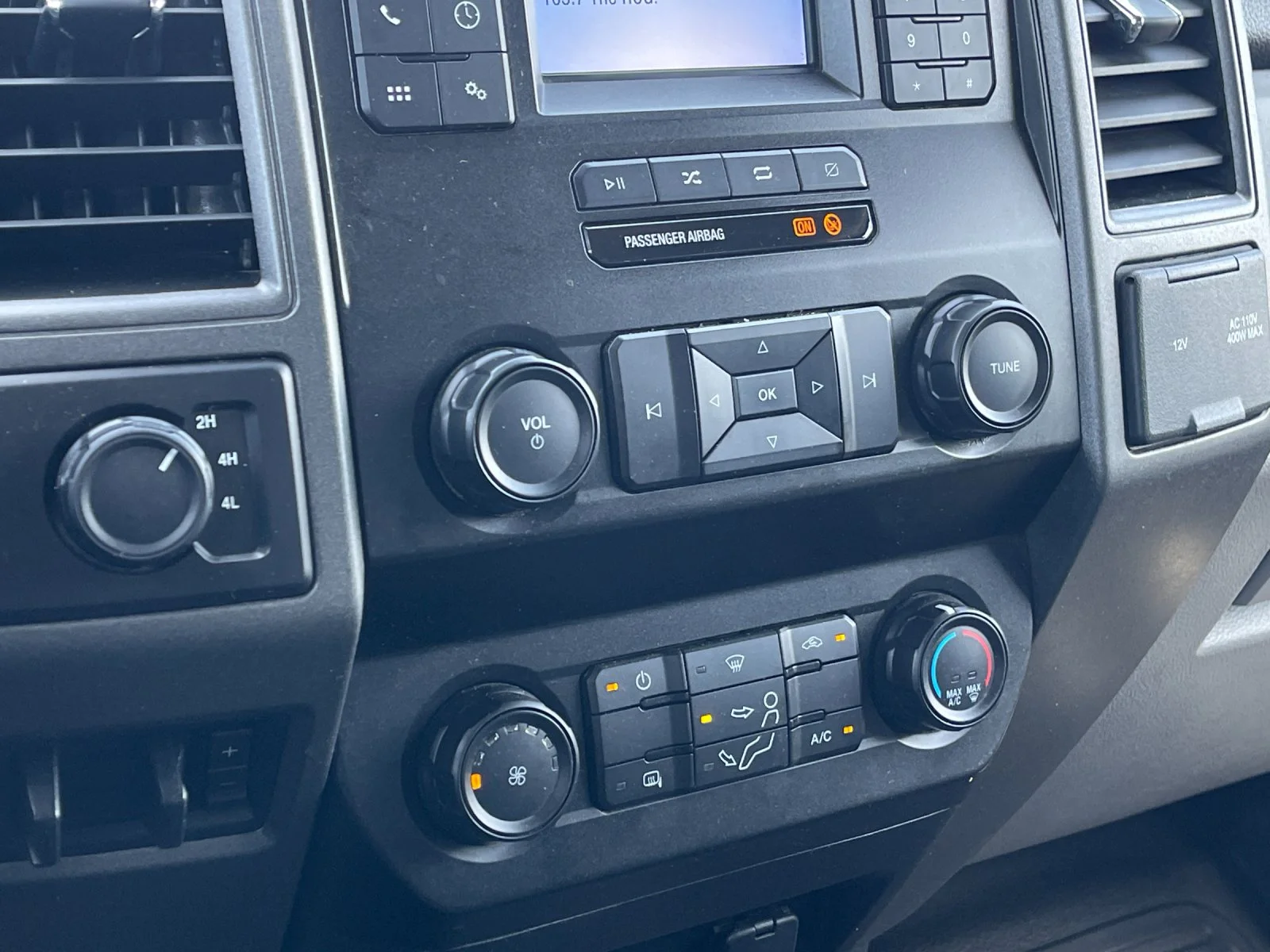 Used 2020 White Ford XL image 21