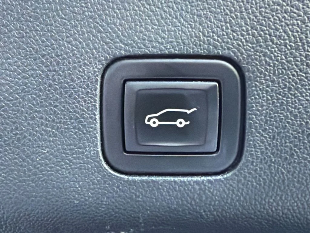 Used 2021 Gray Chevrolet Z71 image 19
