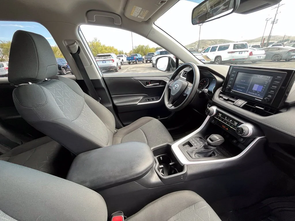 Used 2022 Silver Toyota XLE image 20