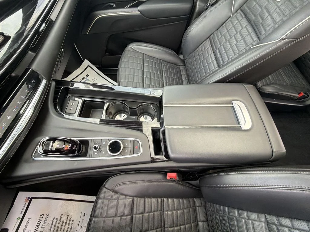 Used 2023 White Cadillac V-Series image 27