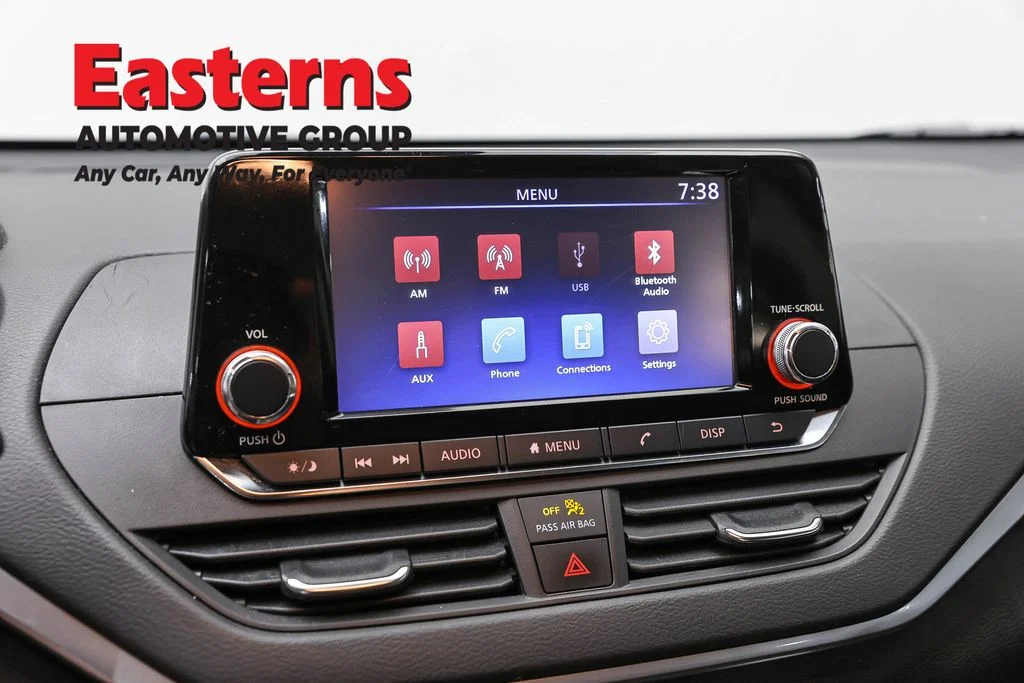 Used 2022 White Nissan 2.5 S image 18