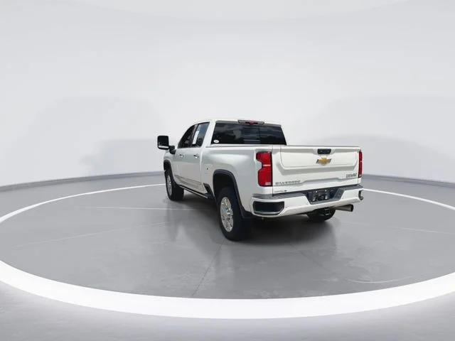 Used 2025 Beige Chevrolet High Country image 9