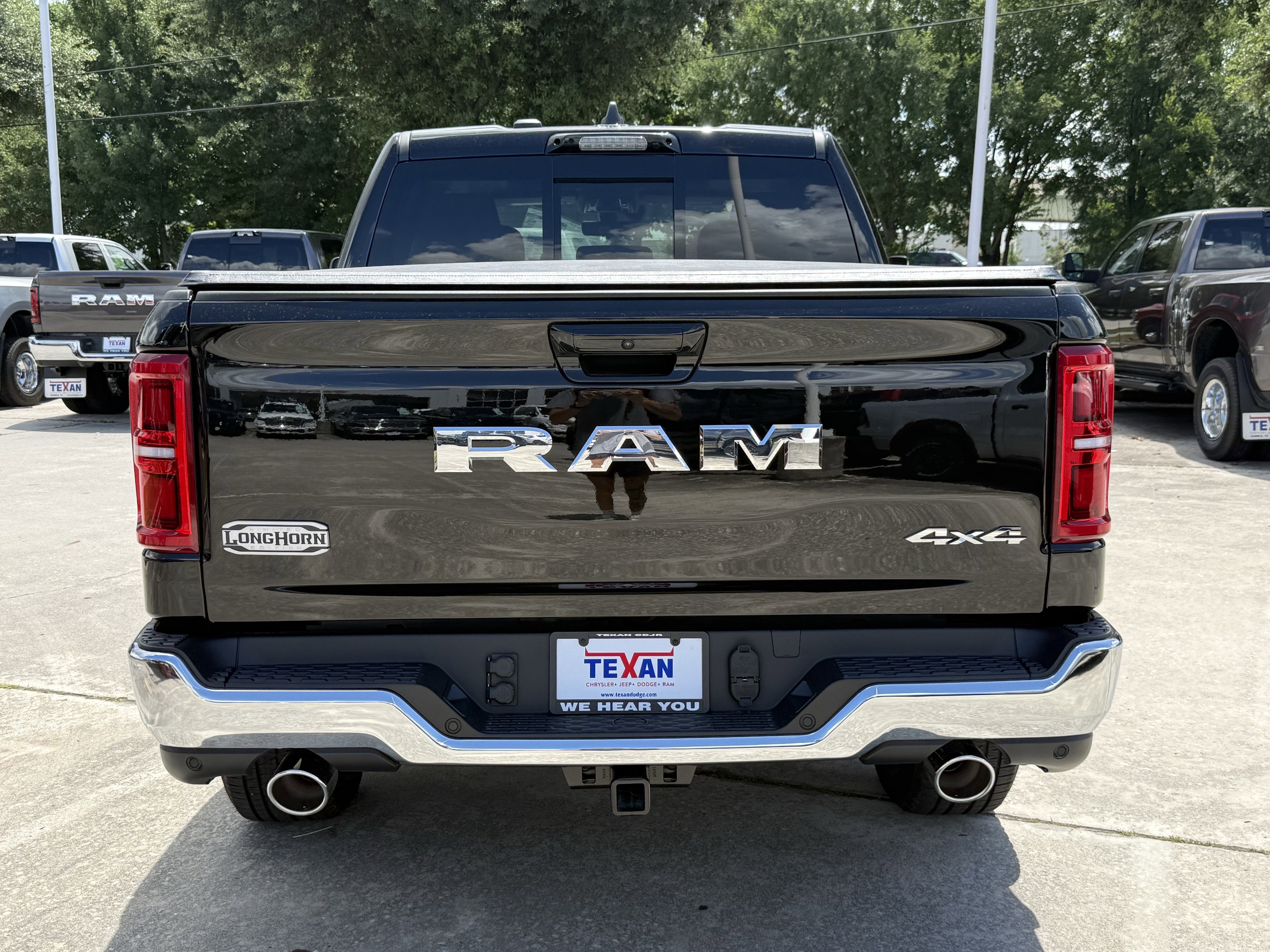 New 2026 Diamond Black Crystal Pearl-Coat Exterior Paint RAM Longhorn image 5