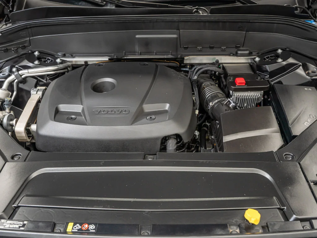 Used 2020 Onyx Black Metallic Volvo T6 Momentum image 48