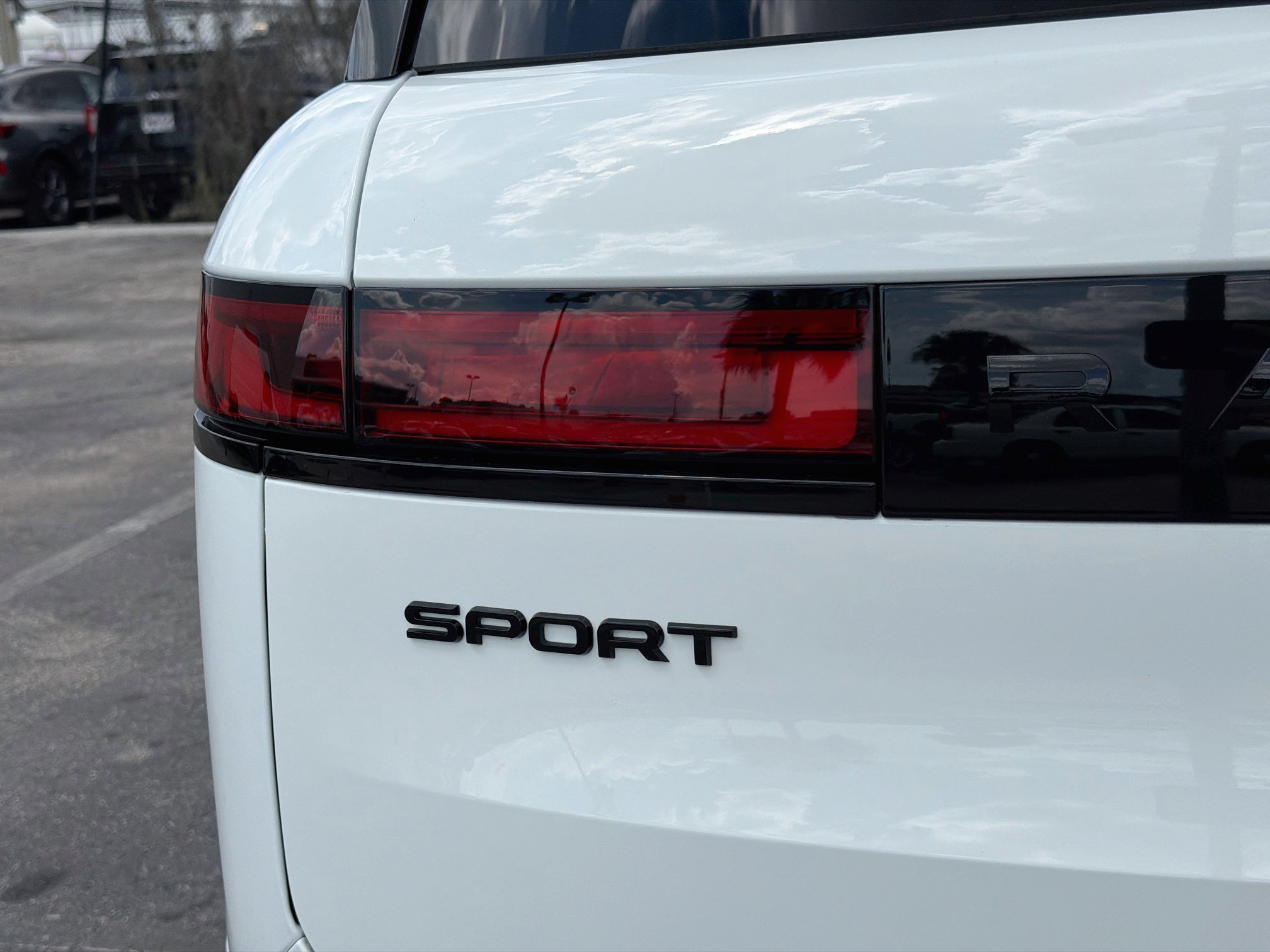 New 2027 Fuji White Land Rover Dynamic SE image 10