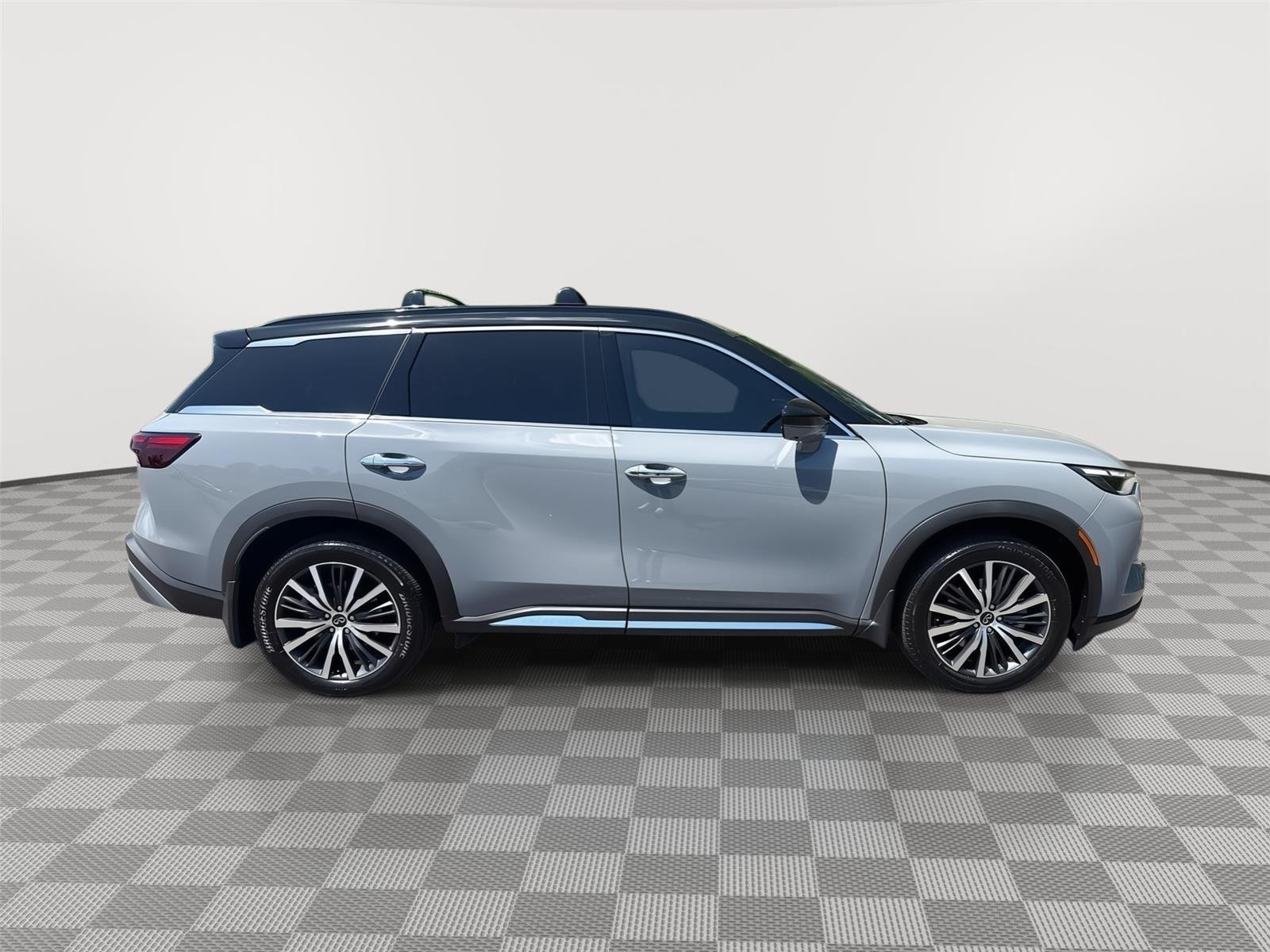 Used 2025 Harbor Gray/Obsidian Black INFINITI AUTOGRAPH image 5