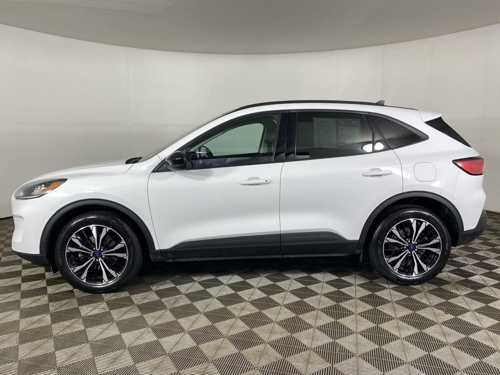 Used 2022 Oxford White Ford SE Hybrid image 4