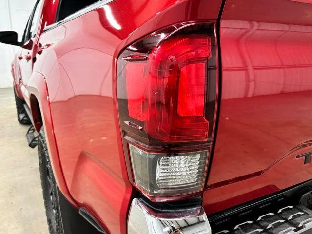 Used 2022 BARCELONA RED MET. Toyota  image 7