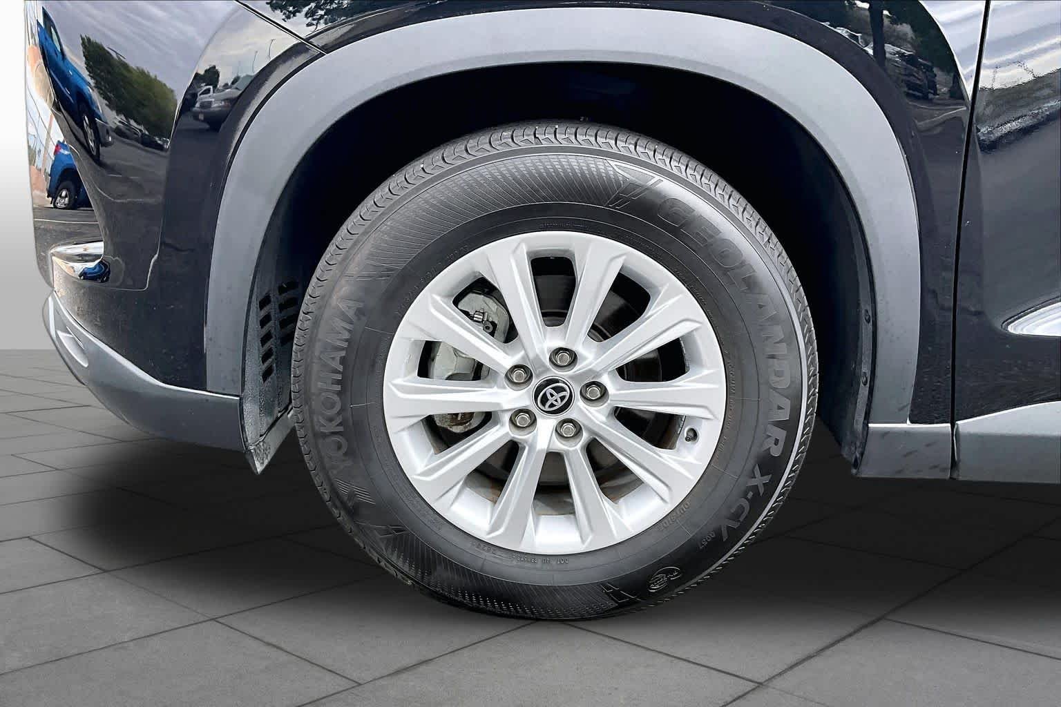 Used 2025 Midnight Black Metallic Toyota XLE image 10