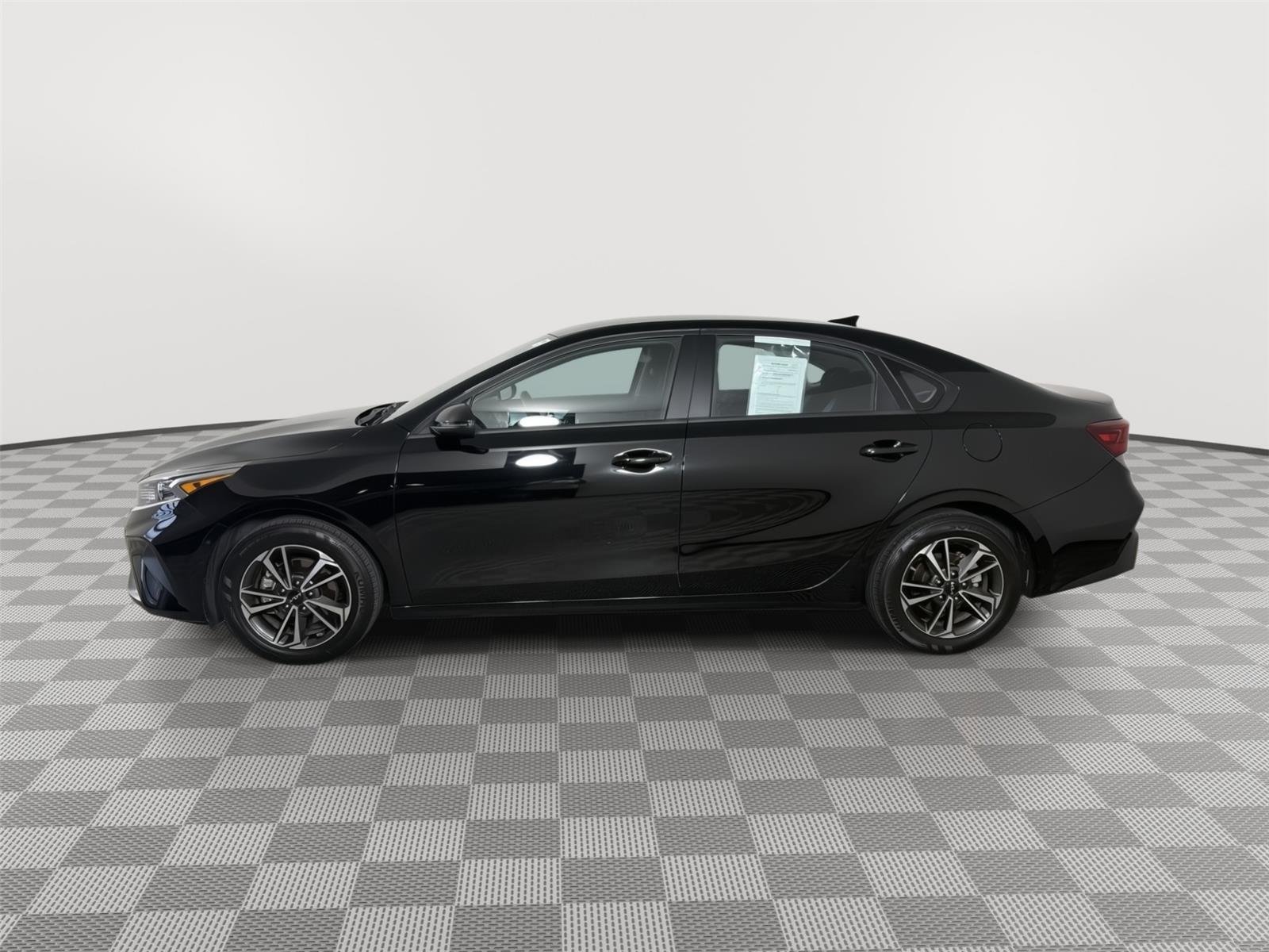 Used 2024 Aurora Black Pearl Kia LXS image 4