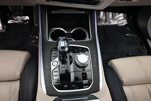 Used 2021 White BMW M50i image 16