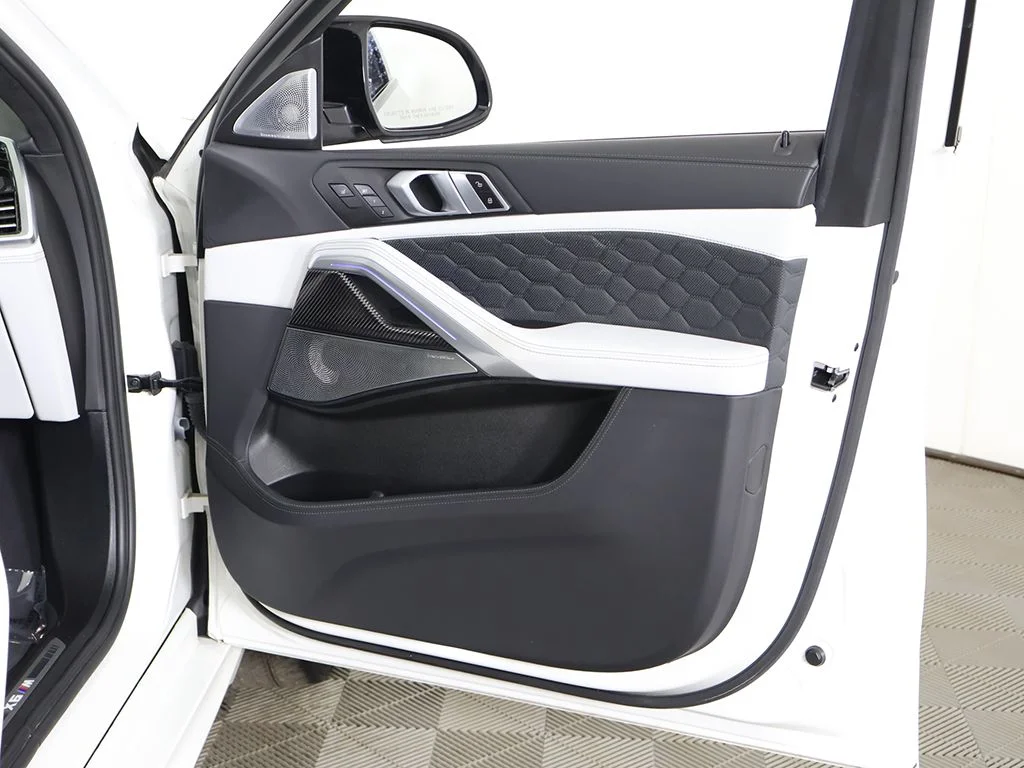 Used 2023 Alpine White BMW Base image 32