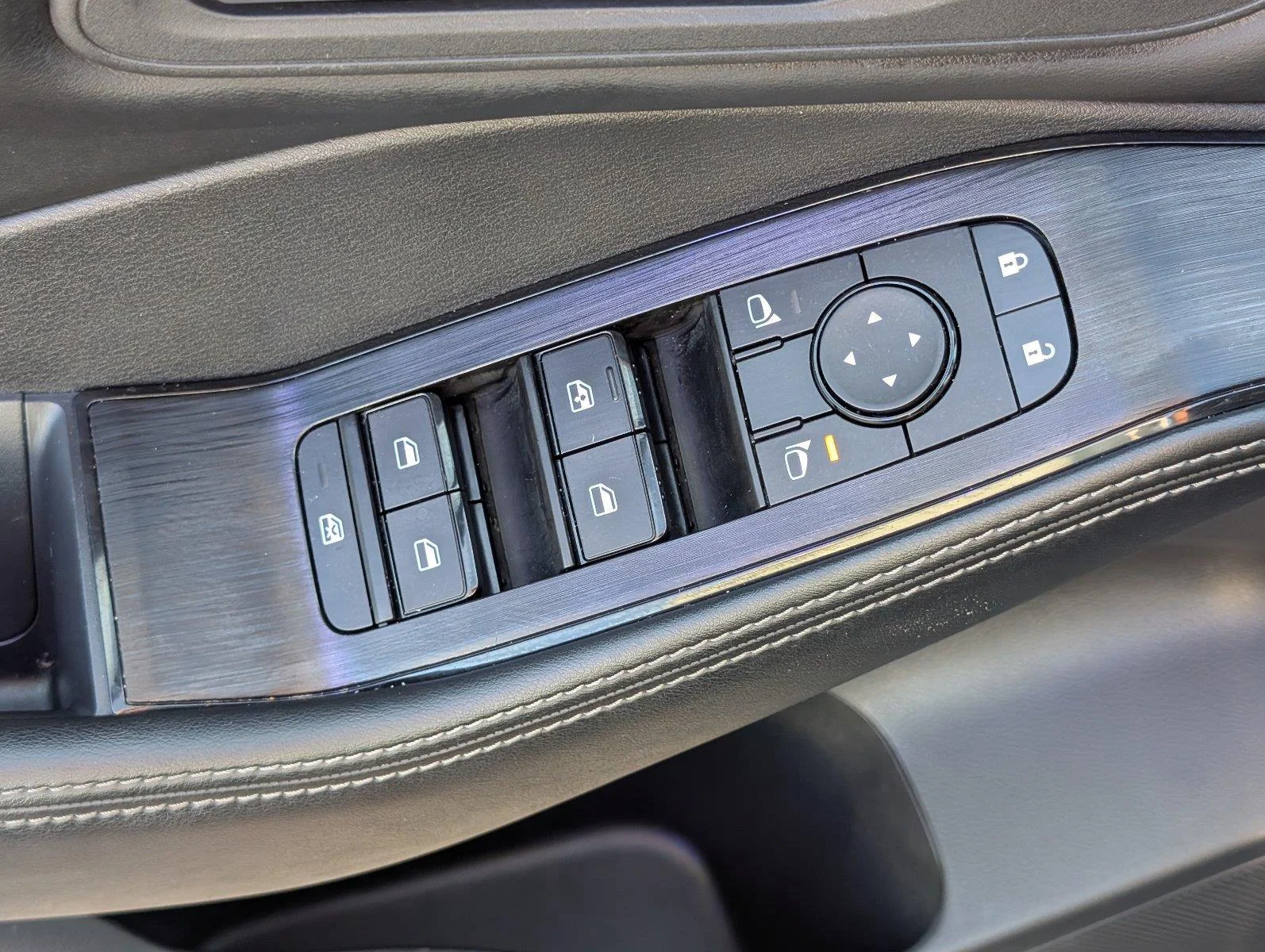 Used 2025 Gun Metallic Nissan SV image 19