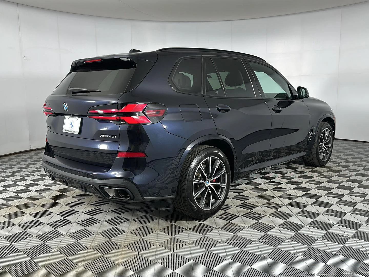 Used 2025 Carbon Black Metallic BMW xDrive40i image 24