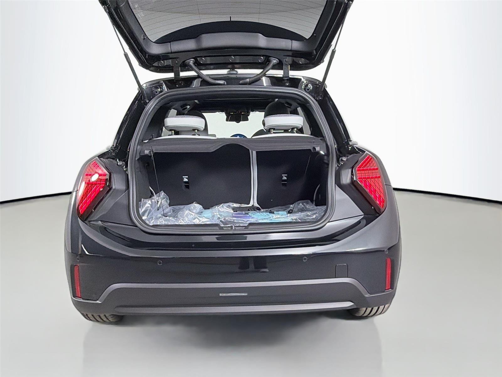 New 2026 Midnight Black II Metallic MINI Signature Plus image 24
