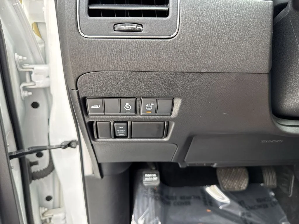 Used 2024 Aspen White Nissan SL image 55
