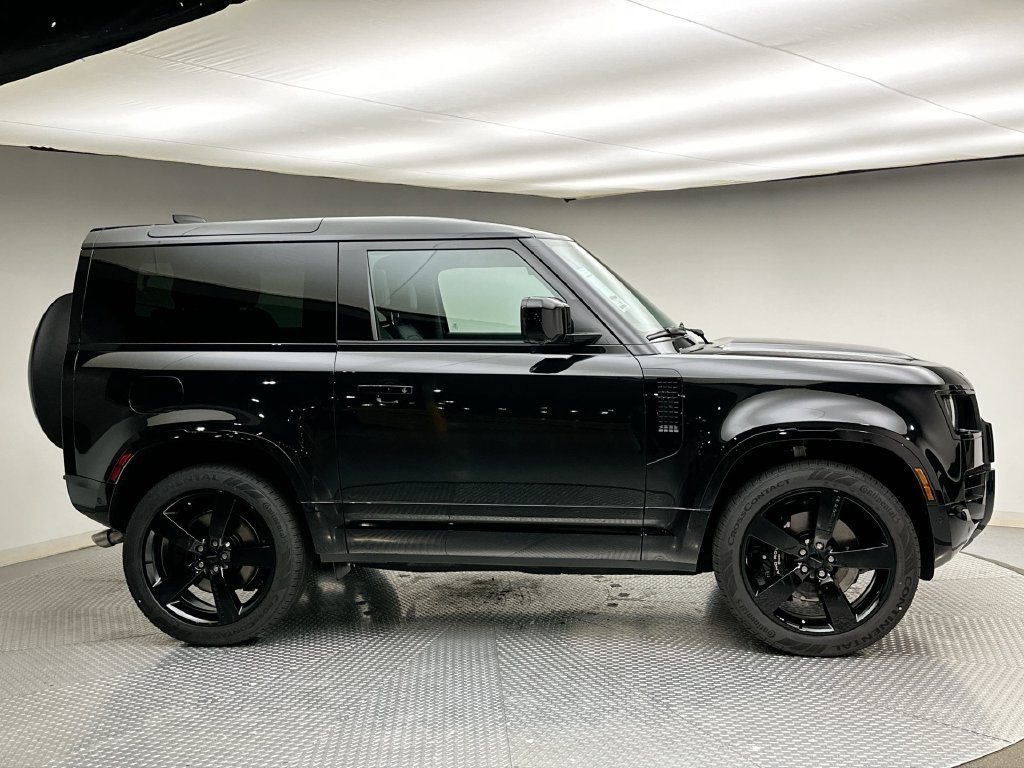 New 2026 Santorini Black Land Rover V8 image 4