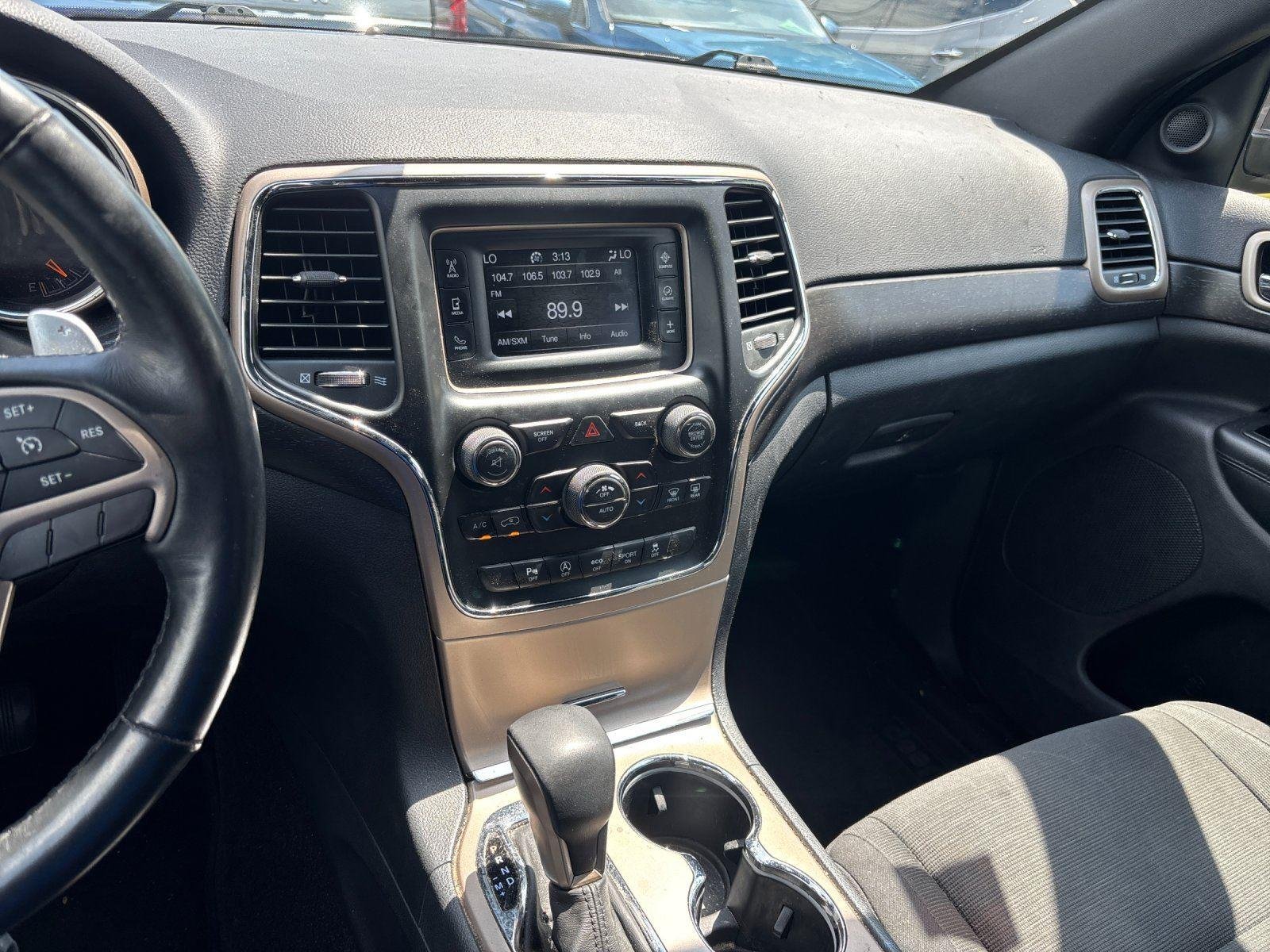 Used 2017 Granite Crystal Metallic Clearcoat Jeep Laredo image 28
