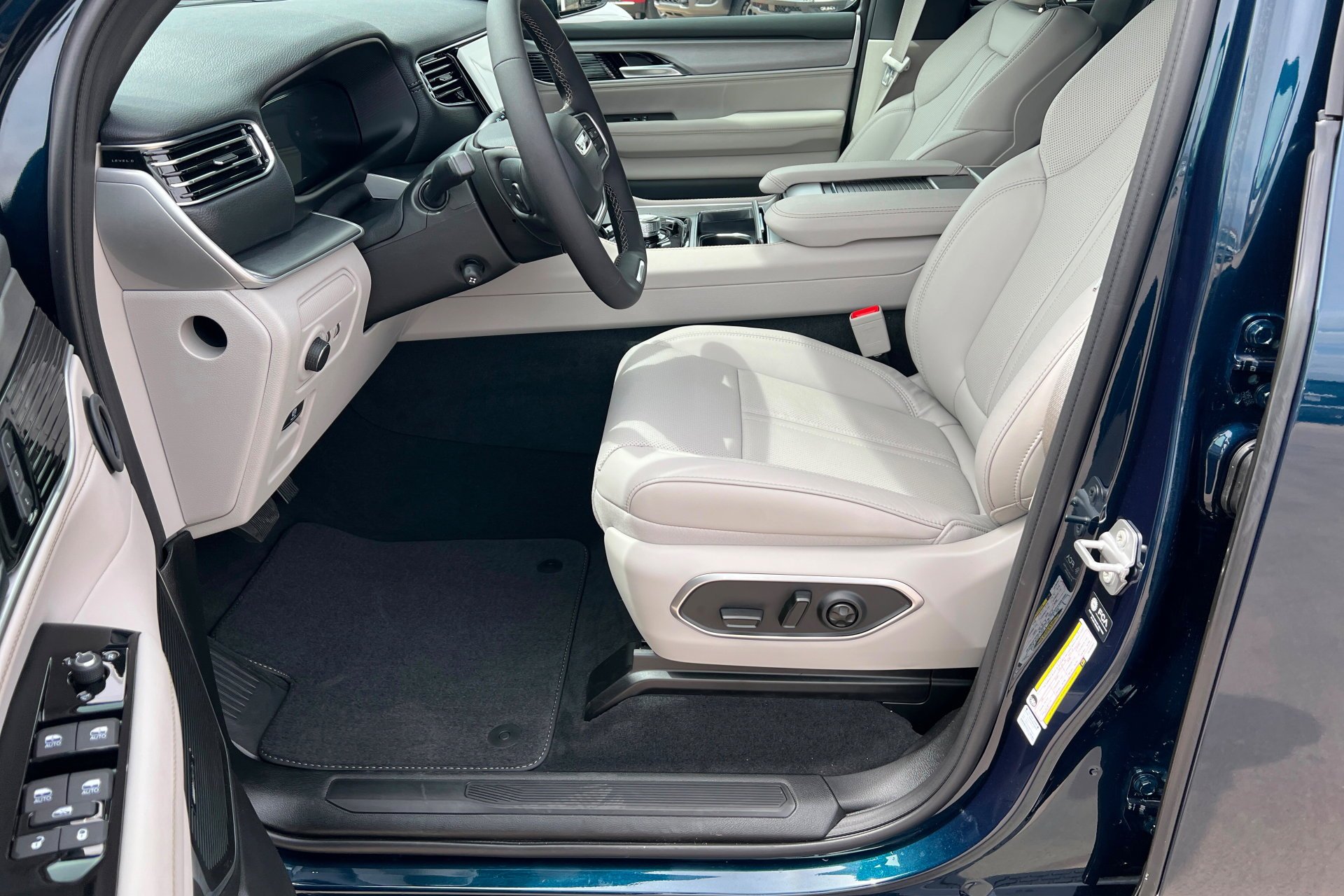New 2026 Fathom Blue Pearl-Coat Exterior Paint (Late Availability) Jeep Limited Altitude image 18