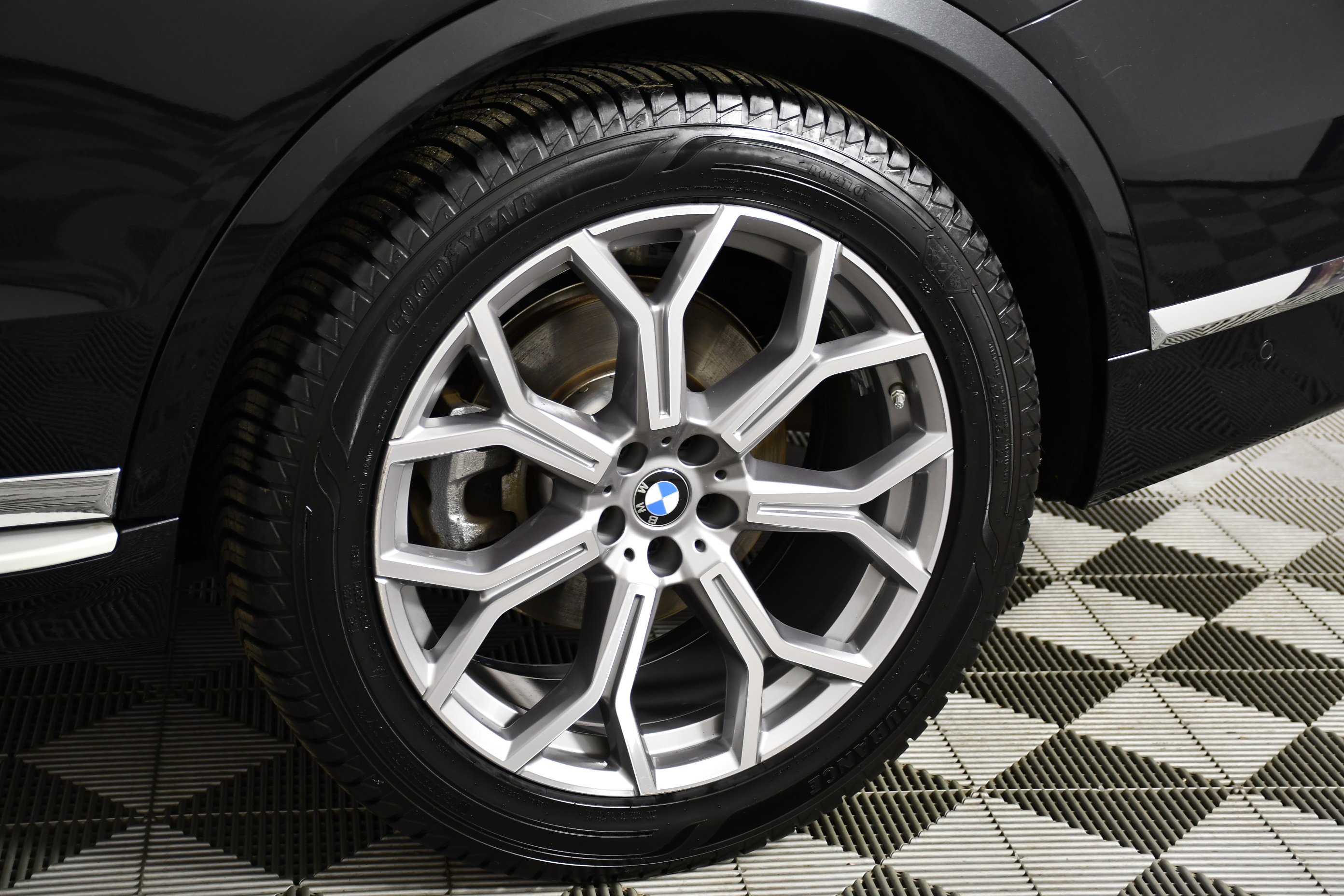 Used 2026 Black Sapphire Metallic BMW xDrive40i image 52